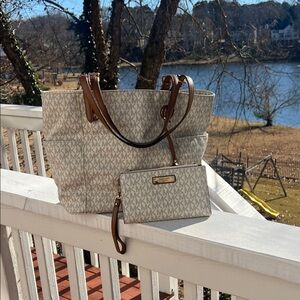 Michael Kors Cream and Brown Tote Bag Set